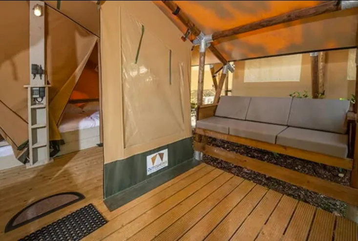 EuroCamp Authentic Plus   Zelt ohne eigenes Sanitär   Wohnbereich