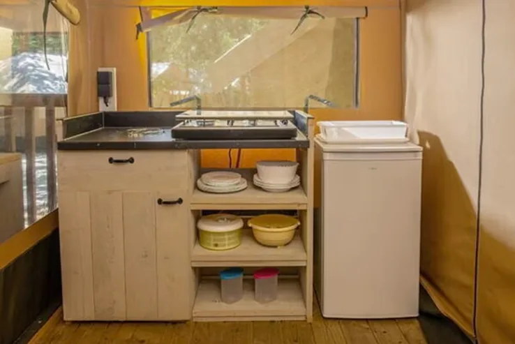 EuroCamp Authentic Plus   Zelt ohne eigenes Sanitär   Küchenzeile